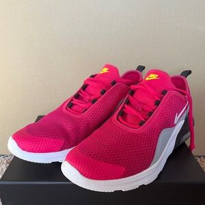 New Nike Women's Pink Sneakers
